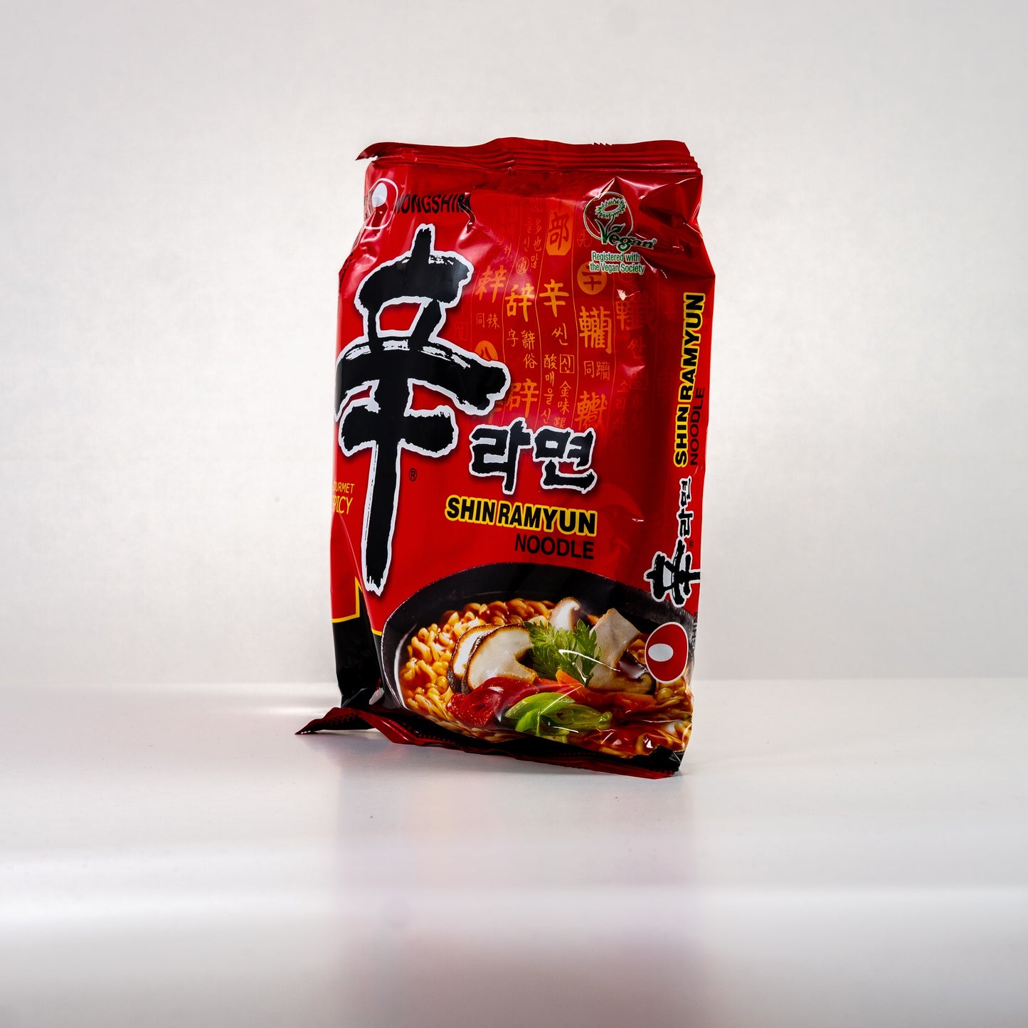 NONGSHIM Shin Ramyun Spicy / Zupa instant Shin Ramyun Ostra 120 g