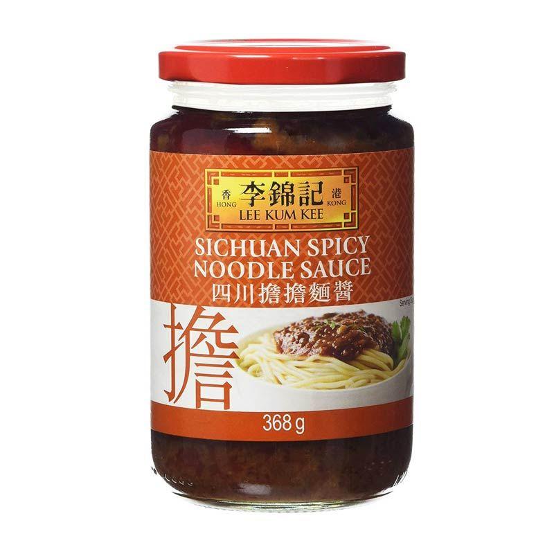 LEE KUM KEE Sichuan Spicy Noodle Sauce / Pikantny sos syczuański do makaronu 368 g