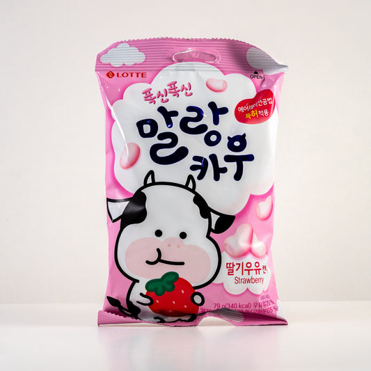 LOTTE Malang Cow Strawberry Milk Candy / Miękkie cukierki mleczne o smaku truskawkowym 79 g