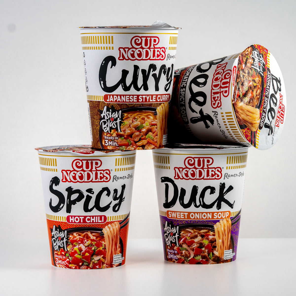 NISSIN Cup Noodles Japanese Style Curry Ramen / Zupa Ramen w kubku Curry 67 g